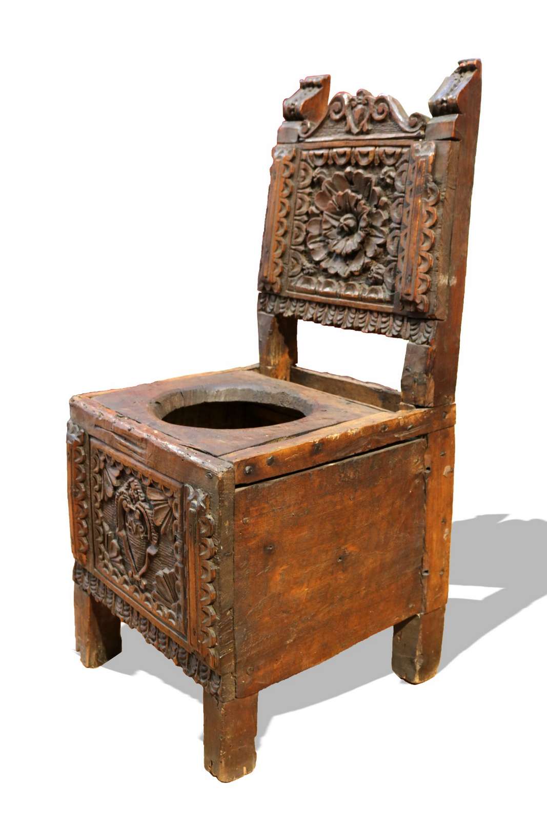 Particolare sedia antica in legno. Epoca 1500. - 1