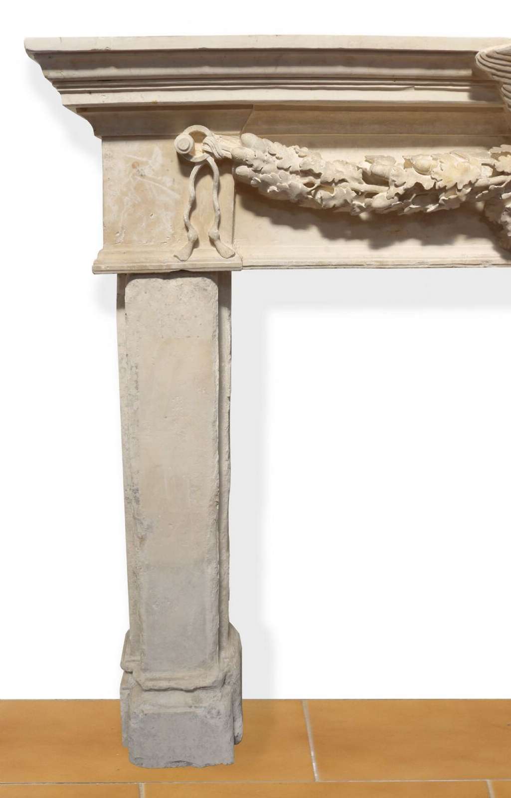 Antico camino in Pietra. cm 172x120 h. Epoca 1800 - 1