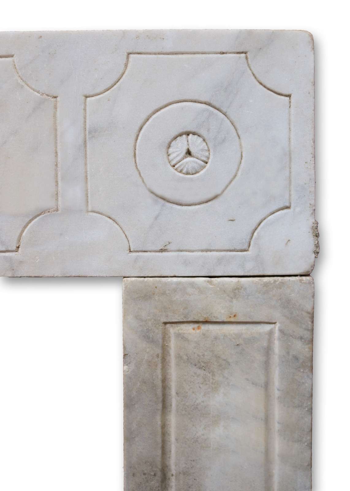 Camino antico in marmo, cm 110x114h. Epoca 1800. - 1
