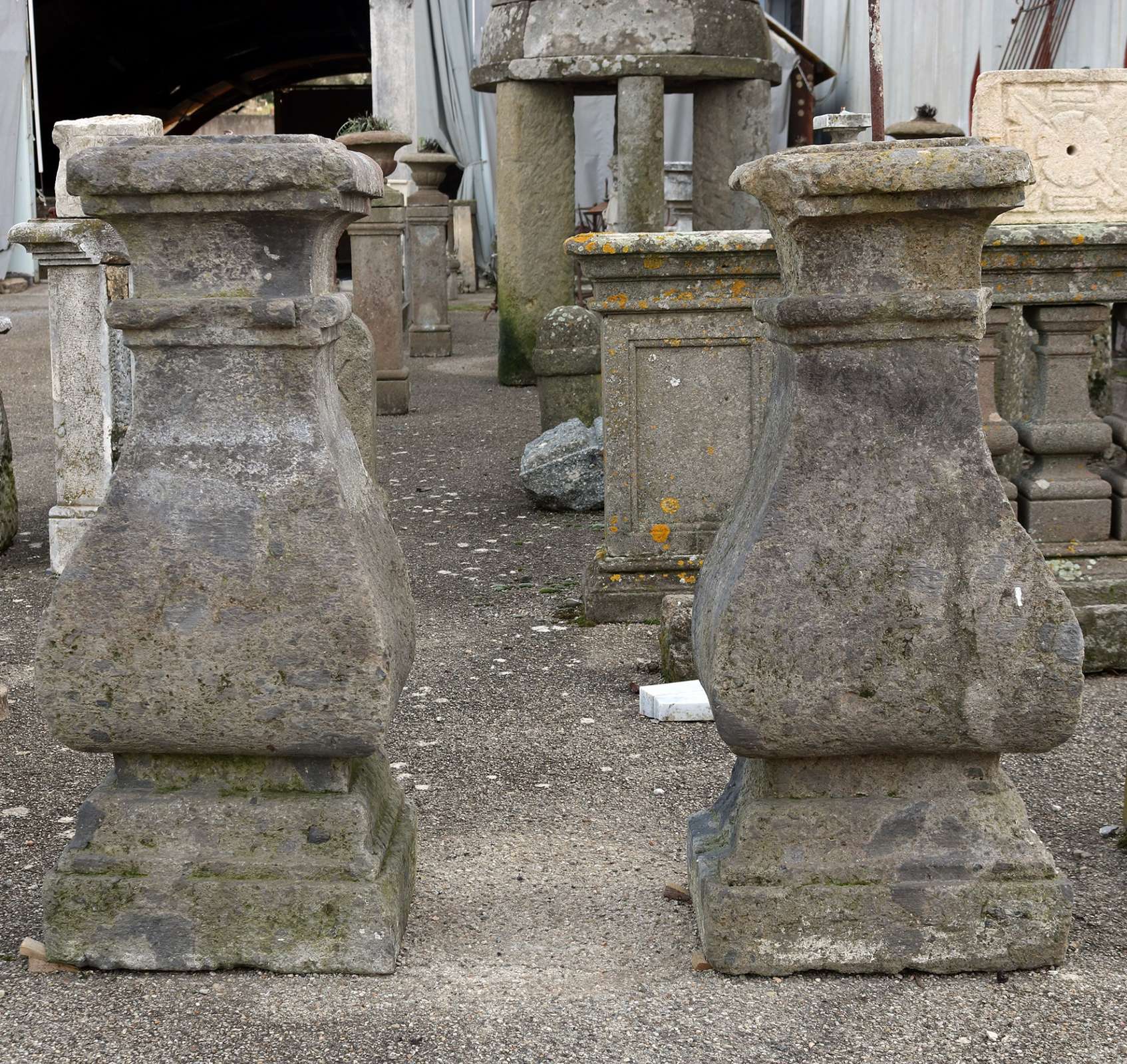 Coppia di colonne in pietra. Epoca Luigi XIV. - 1
