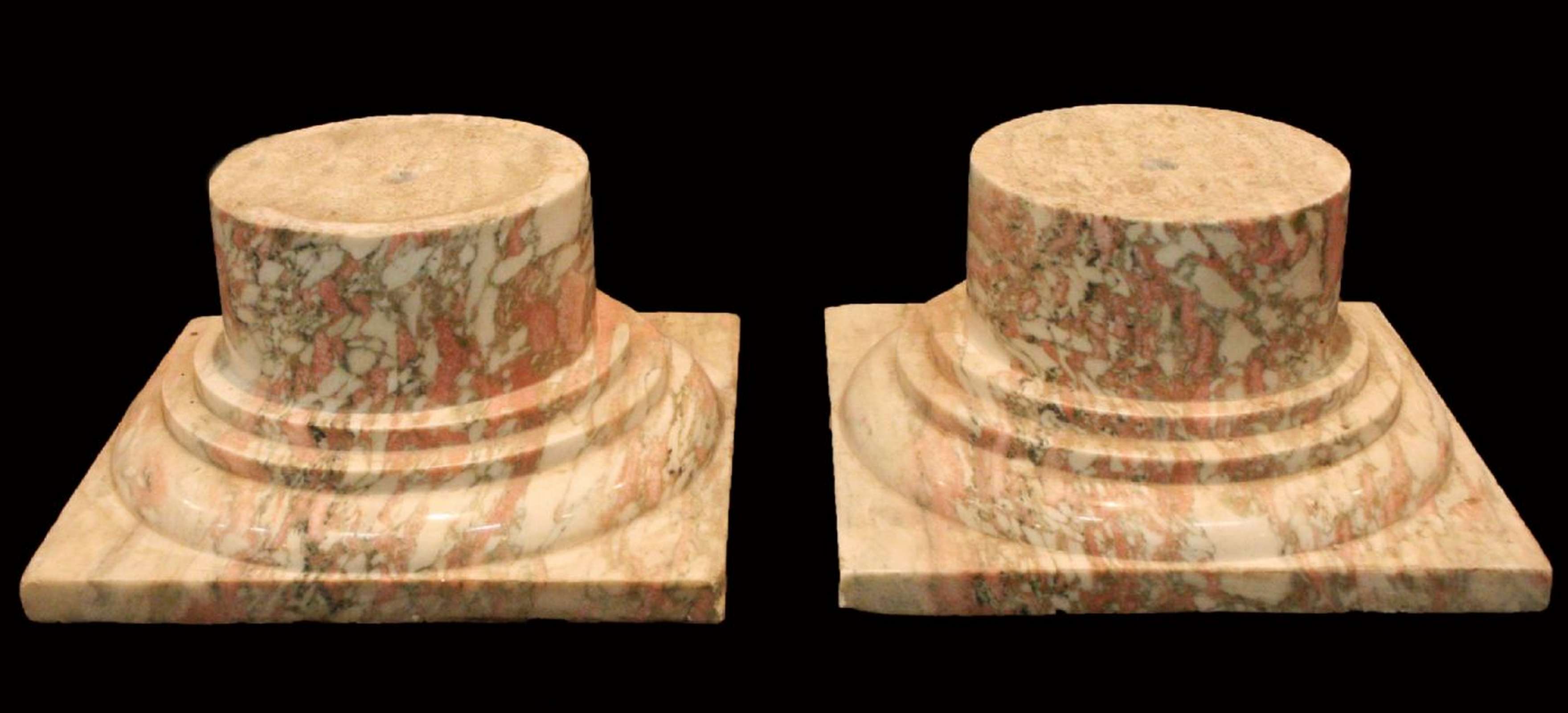 Coppia di capitelli in marmo. Epoca 1800. - Capitelli basi per colonne - Architettura - Prodotti - Antichità Fiorillo