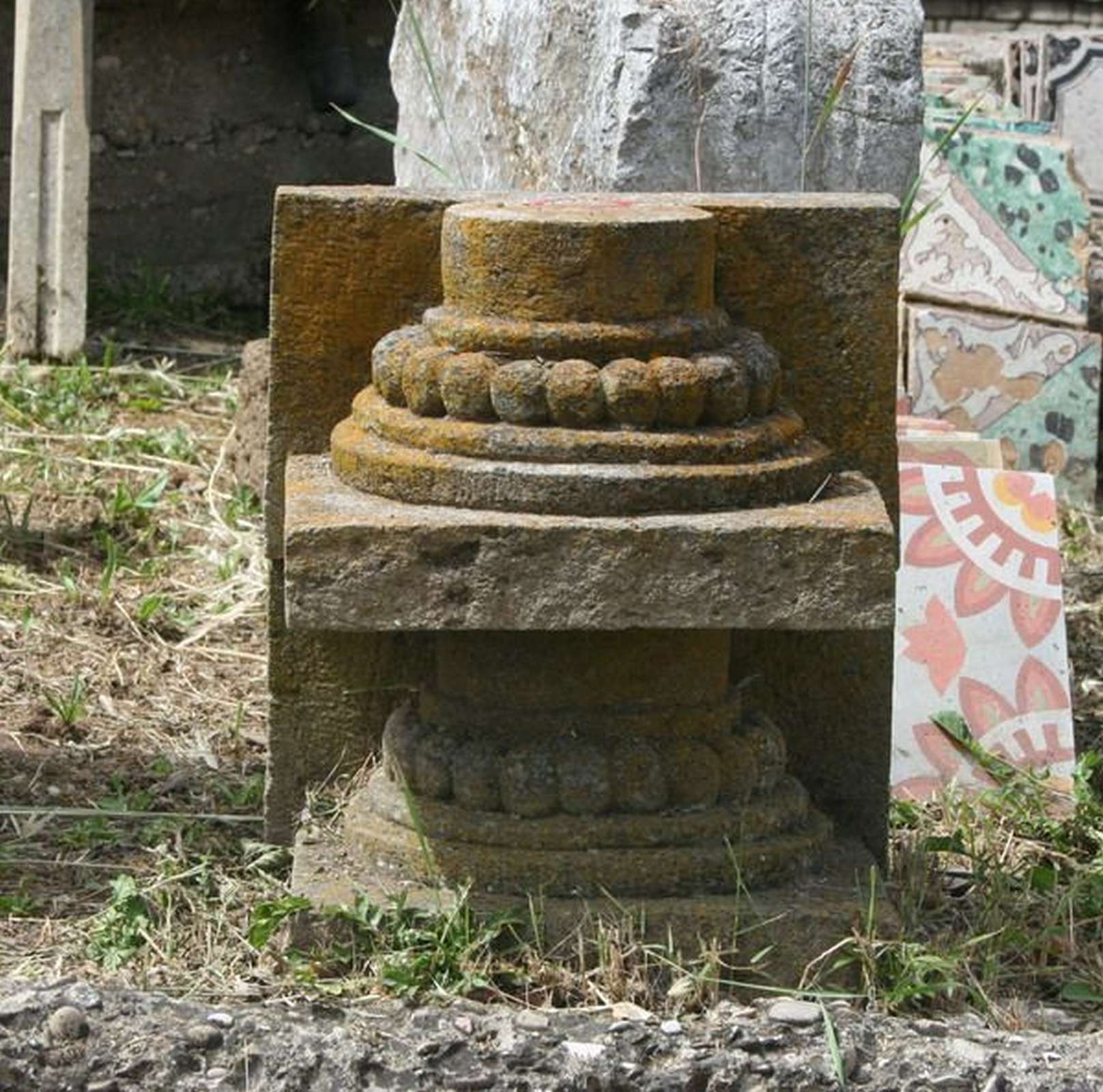 Basi in pietra - Capitelli basi per colonne - Architettura - Prodotti - Antichità Fiorillo