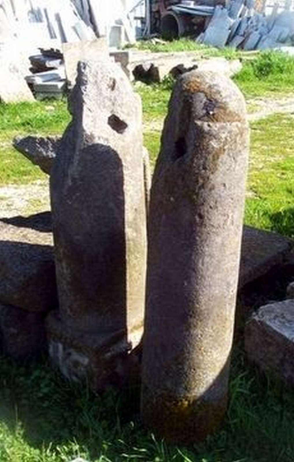 Colonnine in pietra - 1