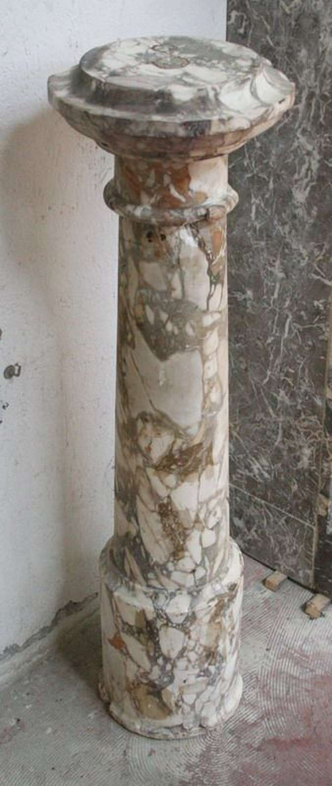 Colonnina in marmo - 1