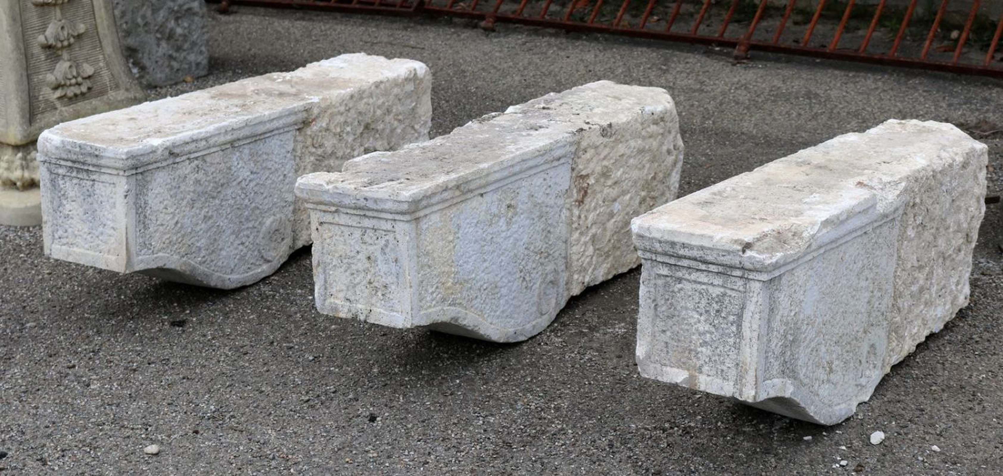 Tre antiche mensole in pietra. Epoca 1800. - 1