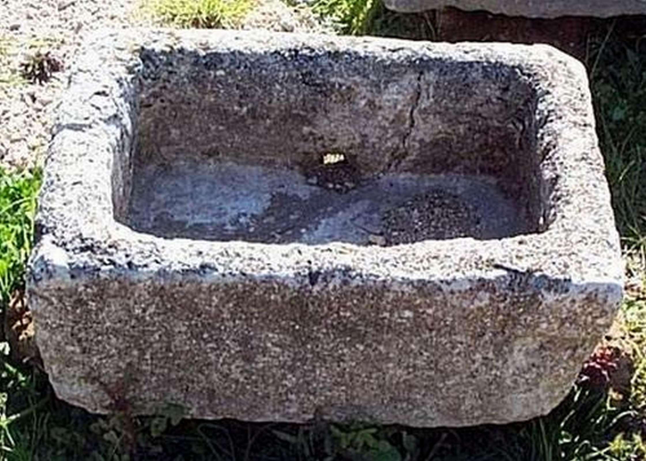 Antica vasca in pietra. Epoca 1800. - 1