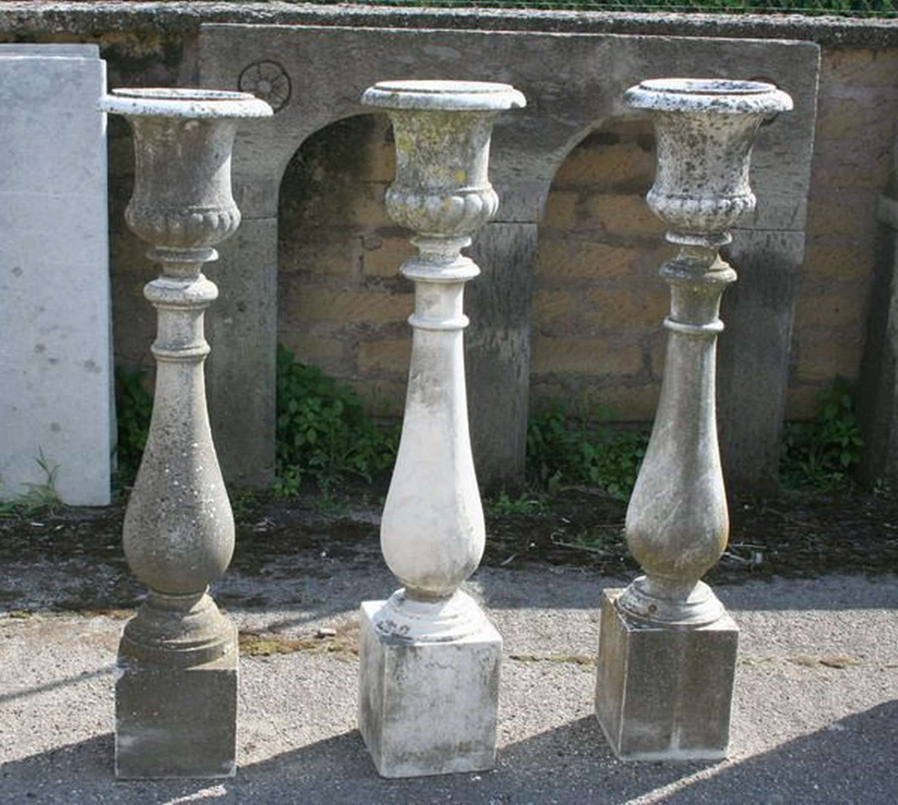 Nr. 16 antichi vasi in marmo - Colonne antiche - Architettura - Prodotti - Antichità Fiorillo