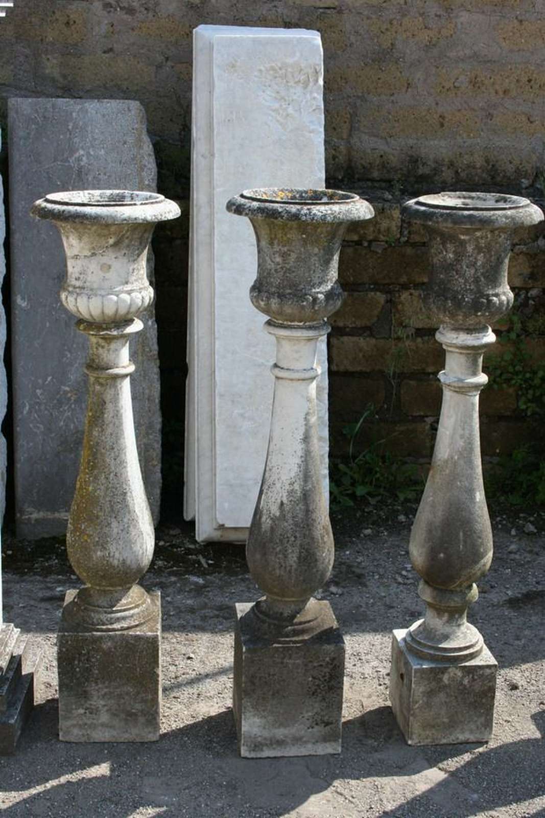 Nr. 3 antichi vasi in marmo - Orci Vasi e Mortai - Arredo Giardino - Prodotti - Antichità Fiorillo