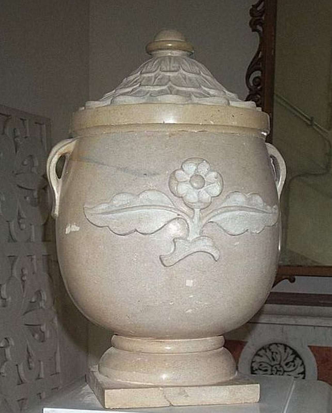 Antico vaso in marmo. Epoca 1800. - 1