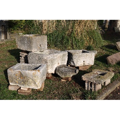 Fontana antica in pietra. 