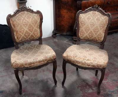 Coppia di sedie antiche in legno. Epoca 1800. 