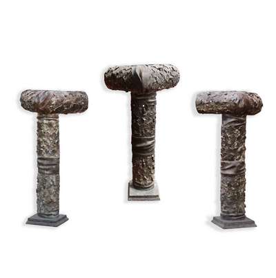 Antiche colonne angolari in bronzo. Epoca Liberty. 