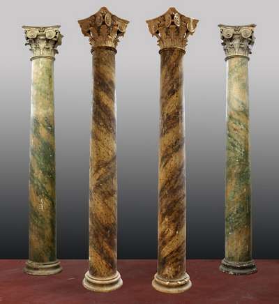 Quattro antiche colonne in legno. Epoca Luigi XIV. 