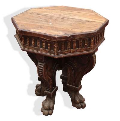 Tavolo in legno. 