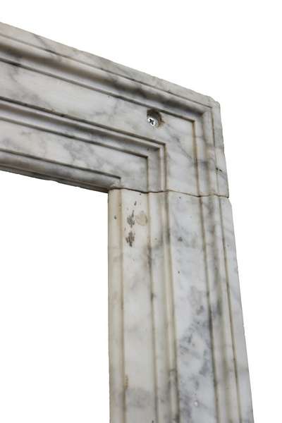 Antico portale in marmo. Epoca 1800. 