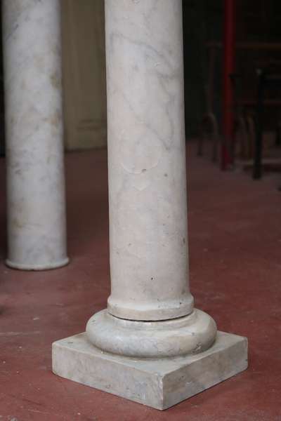 Colonnina antica in marmo. Epoca 1800. 