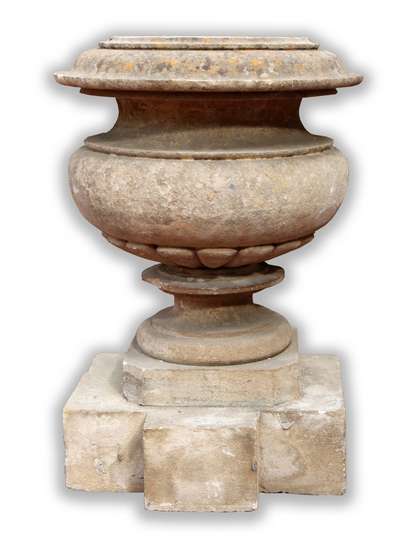 Antico vaso baccellato in pietra. 