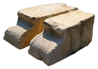 Coppia di antiche mensole in pietra. Epoca 1800. 