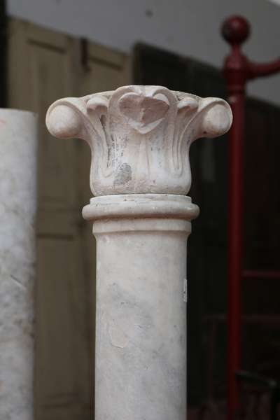 Colonnina antica in marmo. Epoca 1800. 