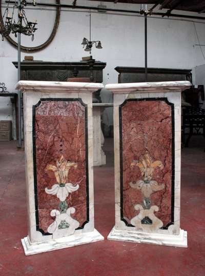 Coppia di antiche basi in marmo. Epoca Luigi XIV. 
