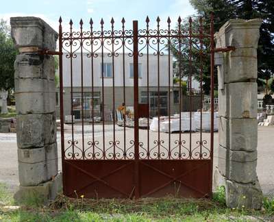 Antico cancello in ferro. Epoca 1800. 