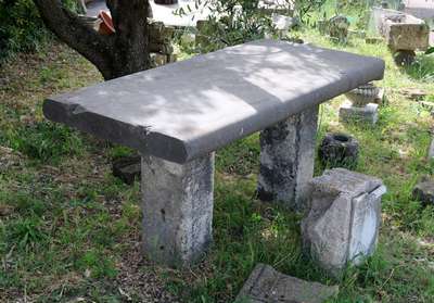 Antico tavolo in pietra. Epoca 1800. 