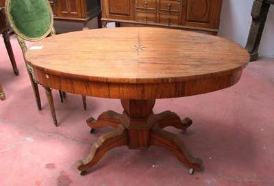 tavolo in legno ovale 