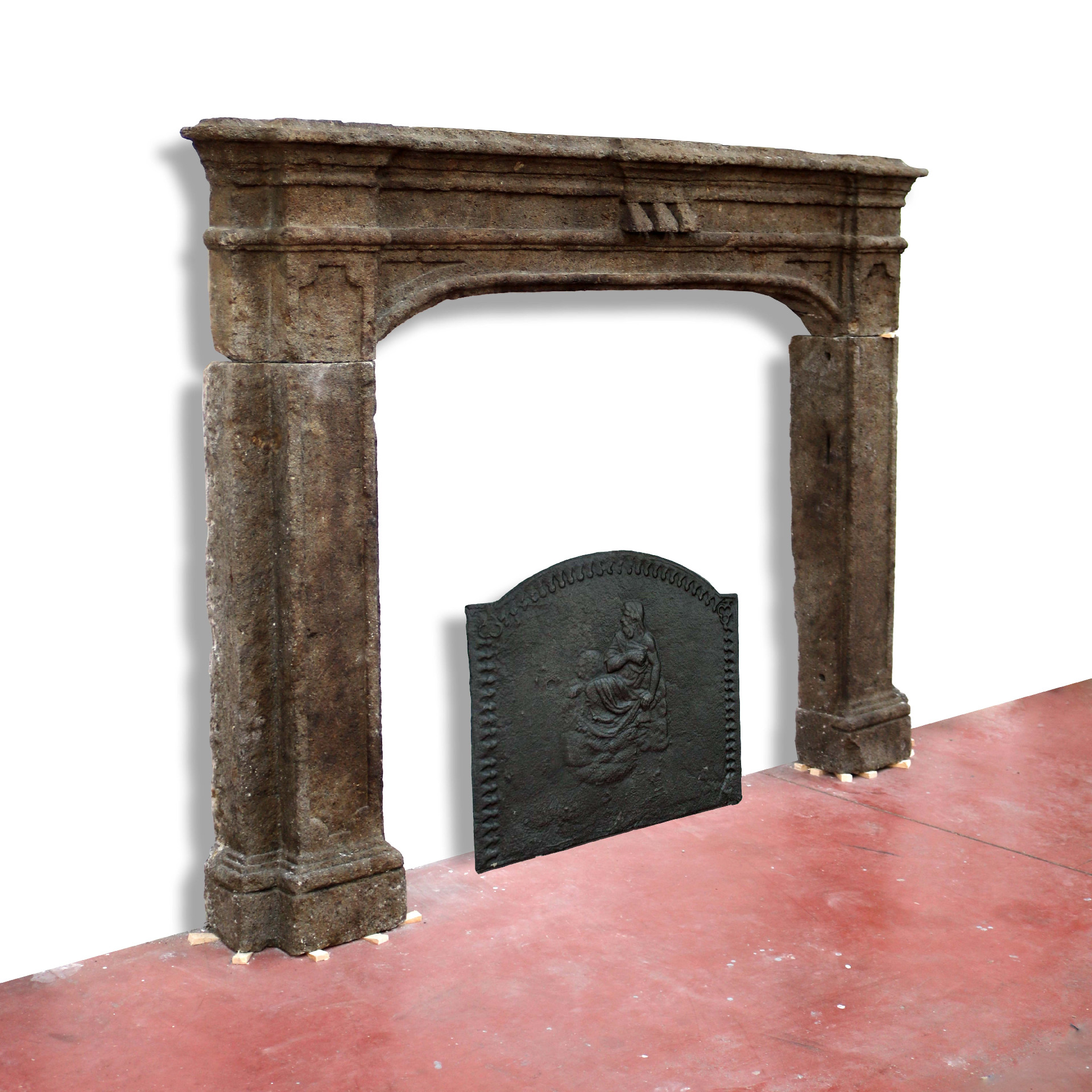 Camino antico in pietra, cm 169x128 h. Epoca 1700. - Camini Antichi - Camini e Accessori - Prodotti - Antichità Fiorillo