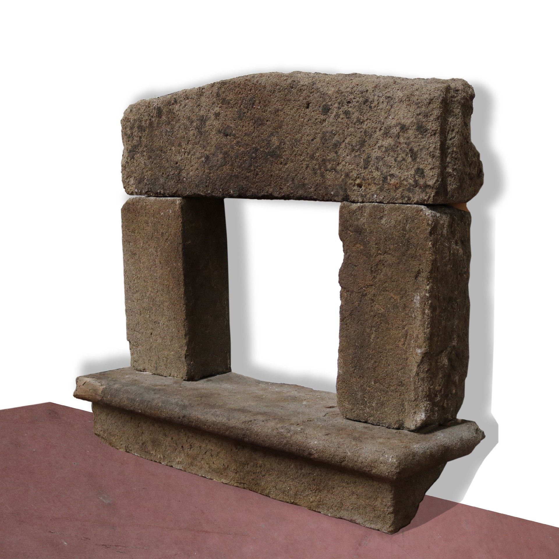 Antico camino in pietra, cm 102x94 h.  - 1
