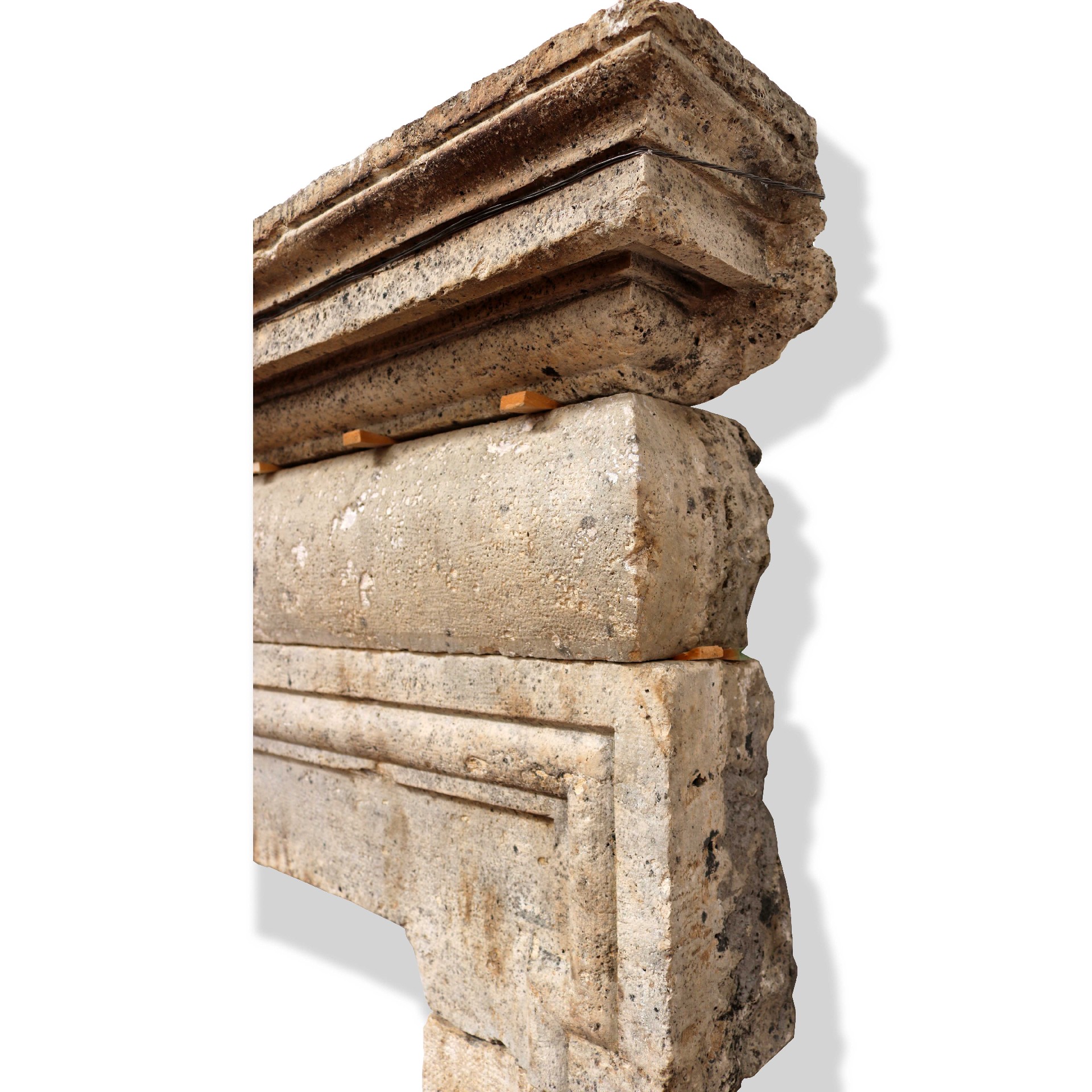 Camino antico in pietra, cm 169x173 h. - 1