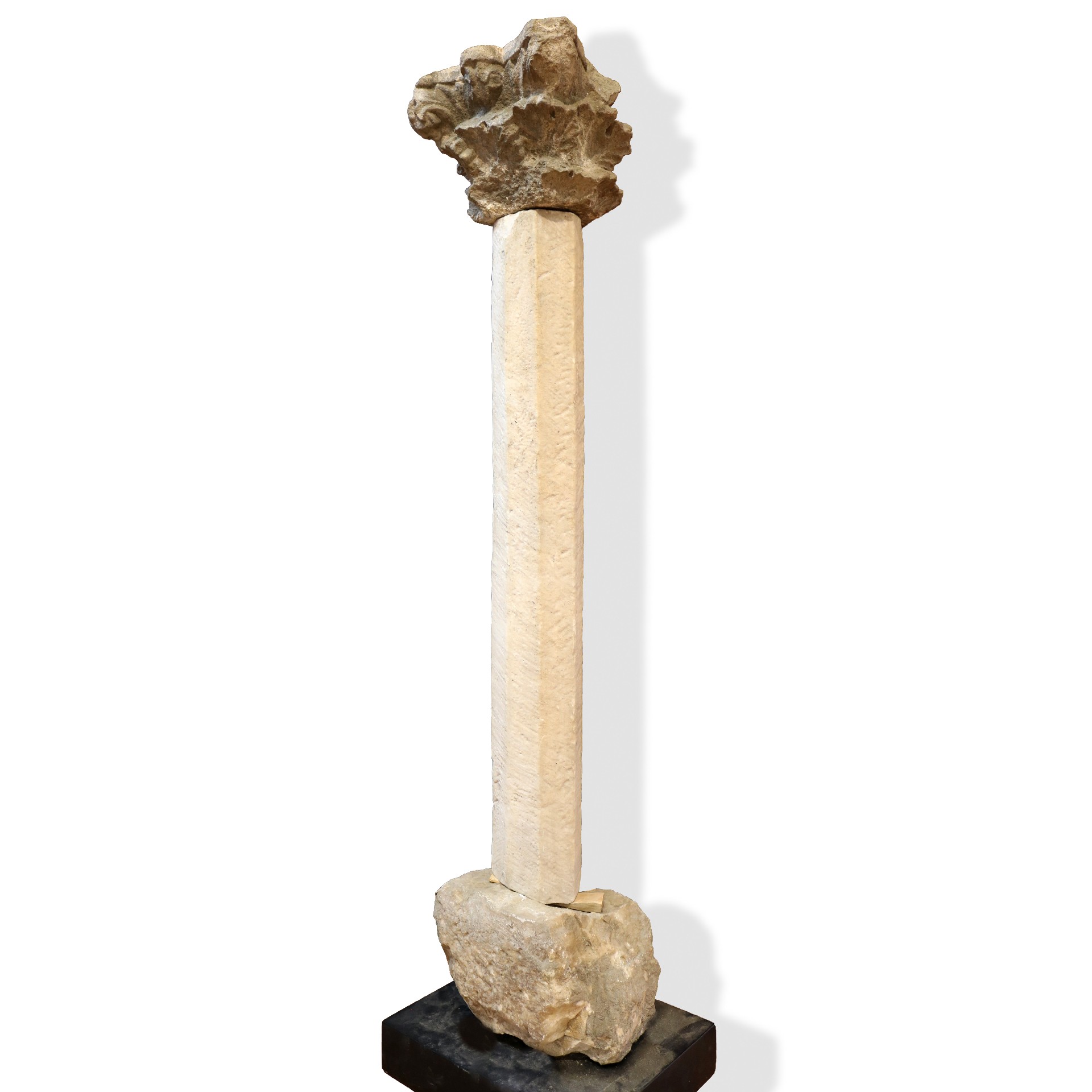 Colonna antica in marmo e pietra. - 1