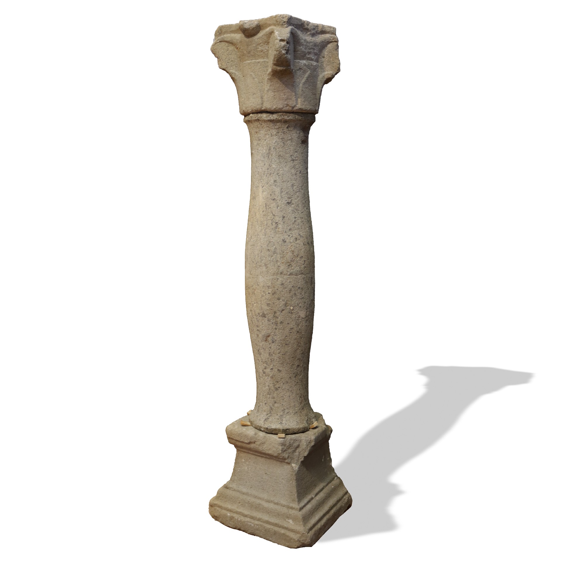 Colonna antica in pietra. - 1