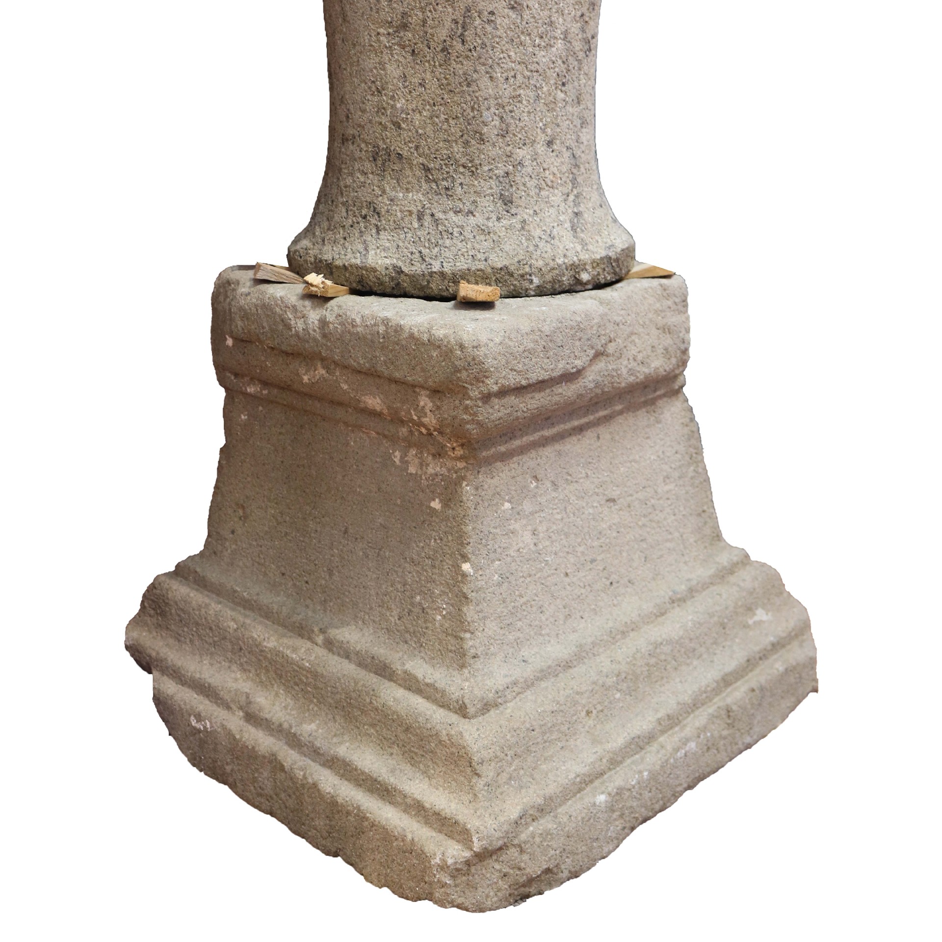 Colonna antica in pietra. - 1