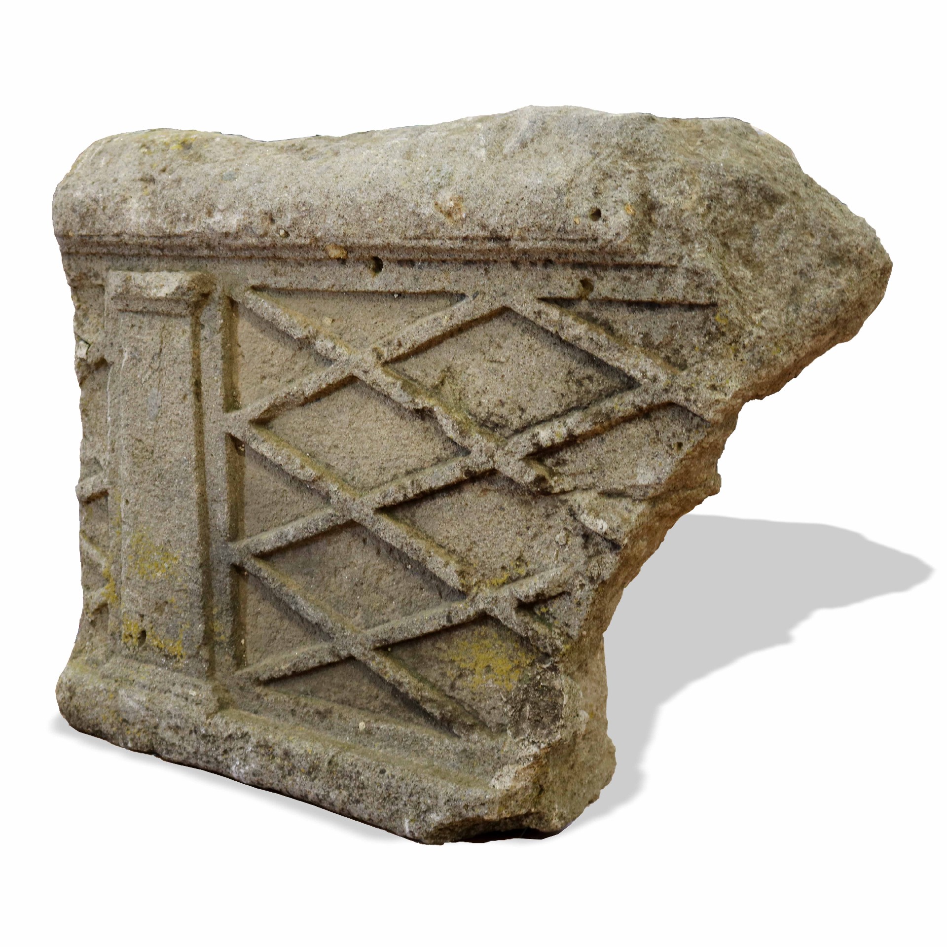 Antico frammento cornicione in pietra. - 1