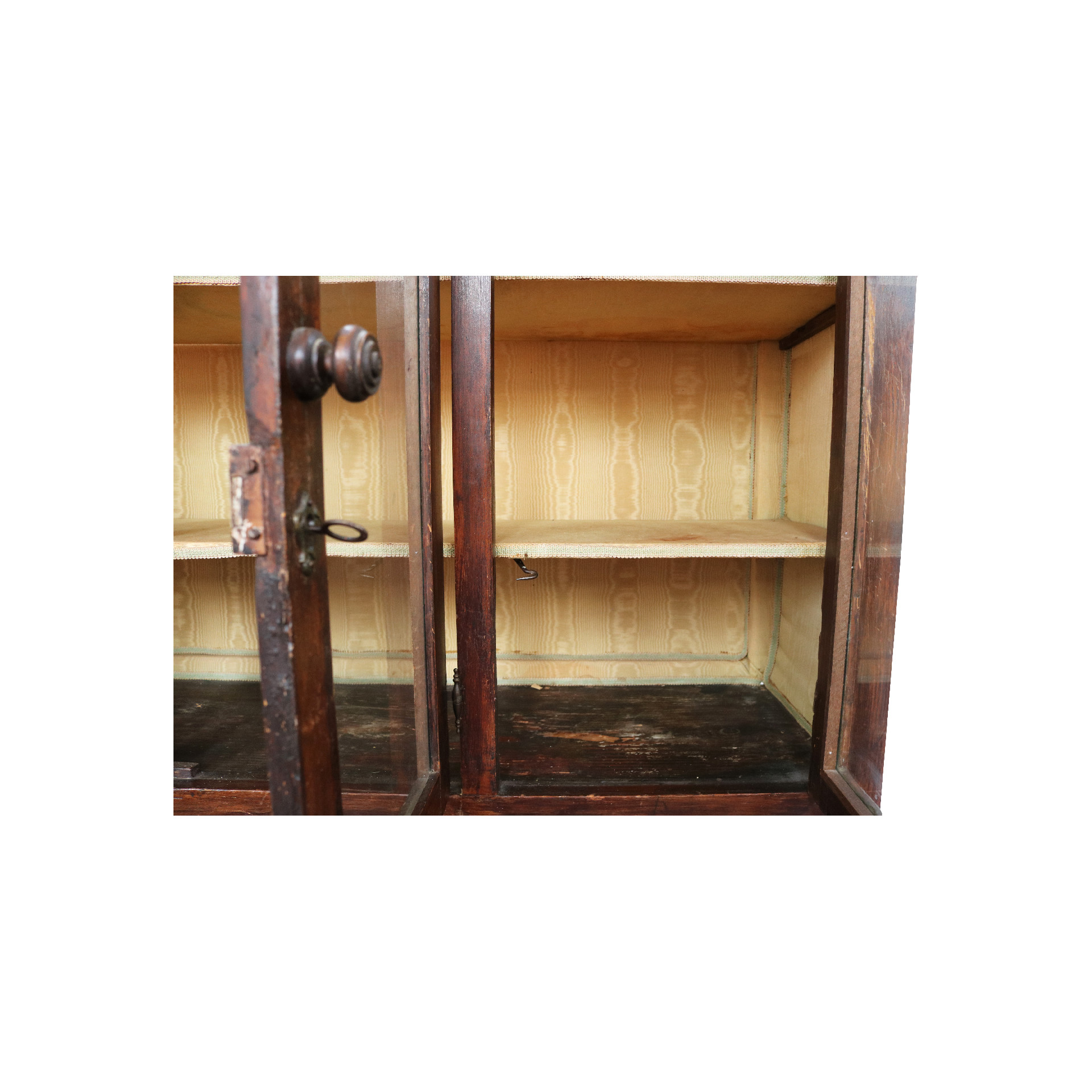 Credenza doppio corpo con vetrina. Epoca primi del '900 - 1