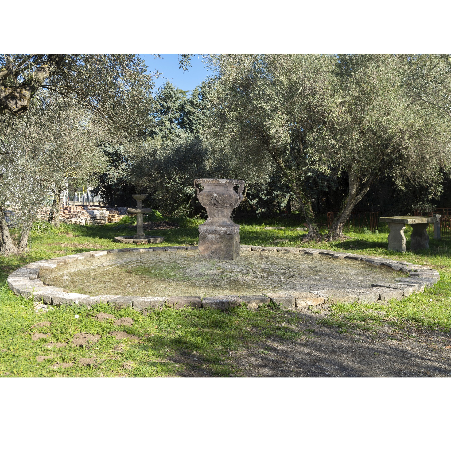 Importante e splendida fontana in pietra. - Fontane Antiche - Arredo Giardino - Prodotti - Antichità Fiorillo
