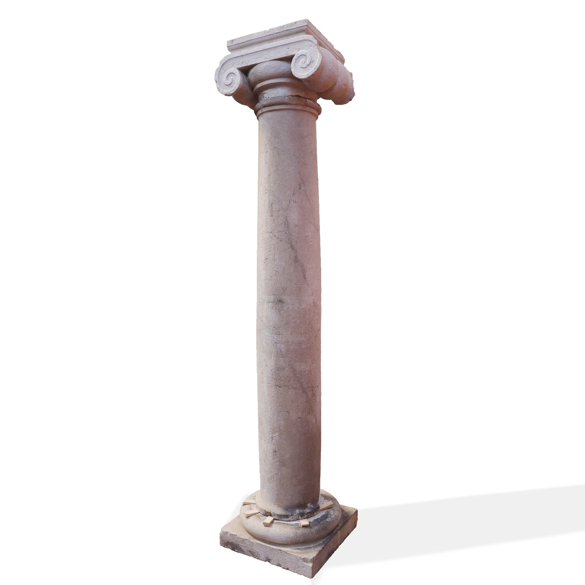 Quattro colonne in pietra. - 1