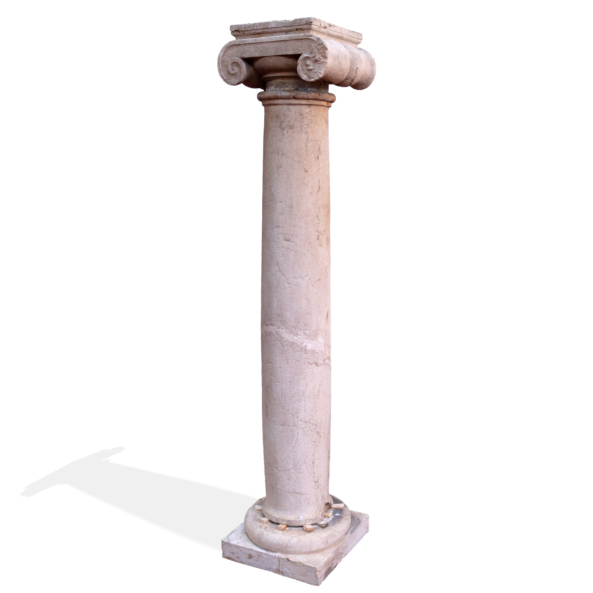 Quattro colonne in pietra. - 1