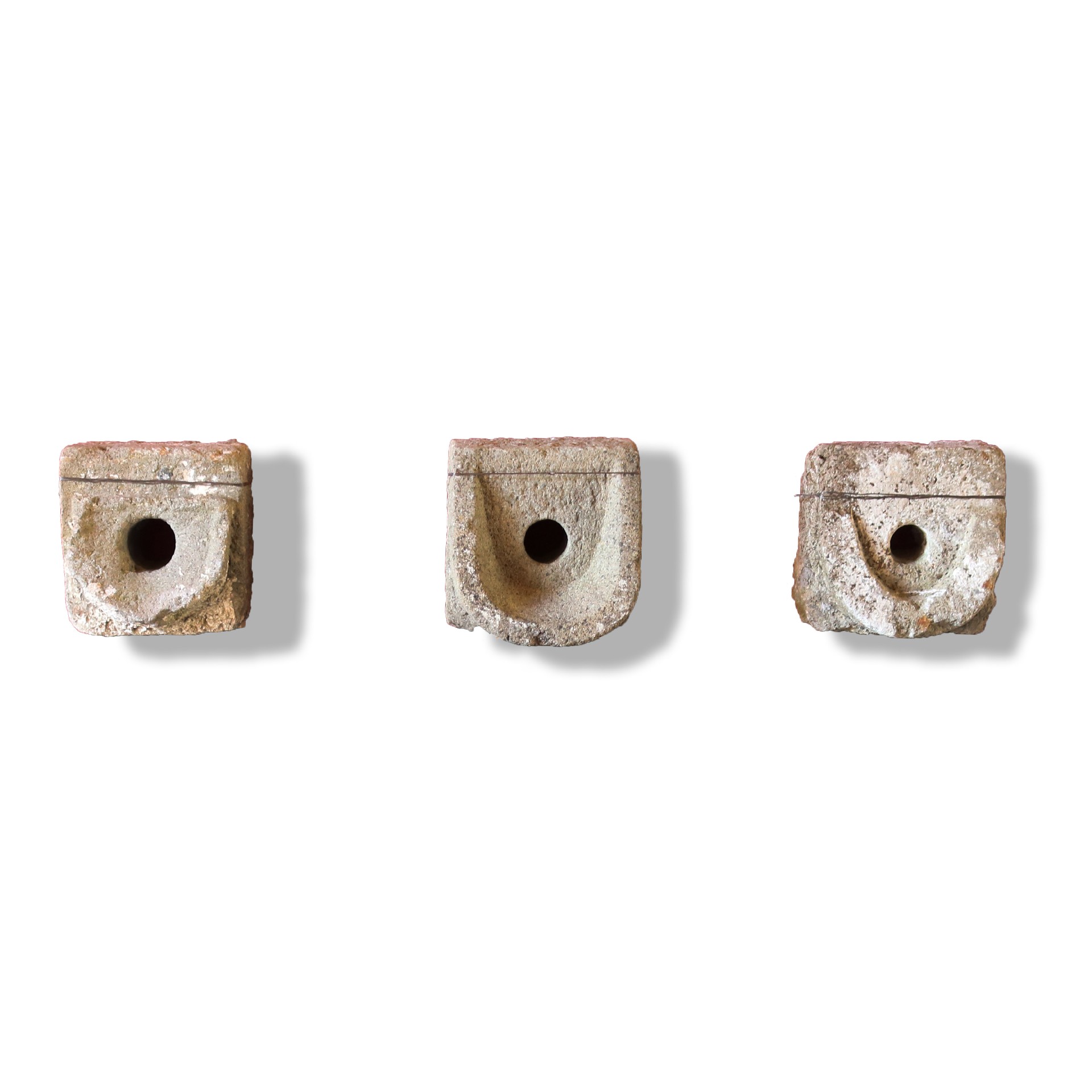 Tre antichi pannelli buttacqua in pietra. - Mascheroni Antichi - Arredo Giardino - Prodotti - Antichità Fiorillo