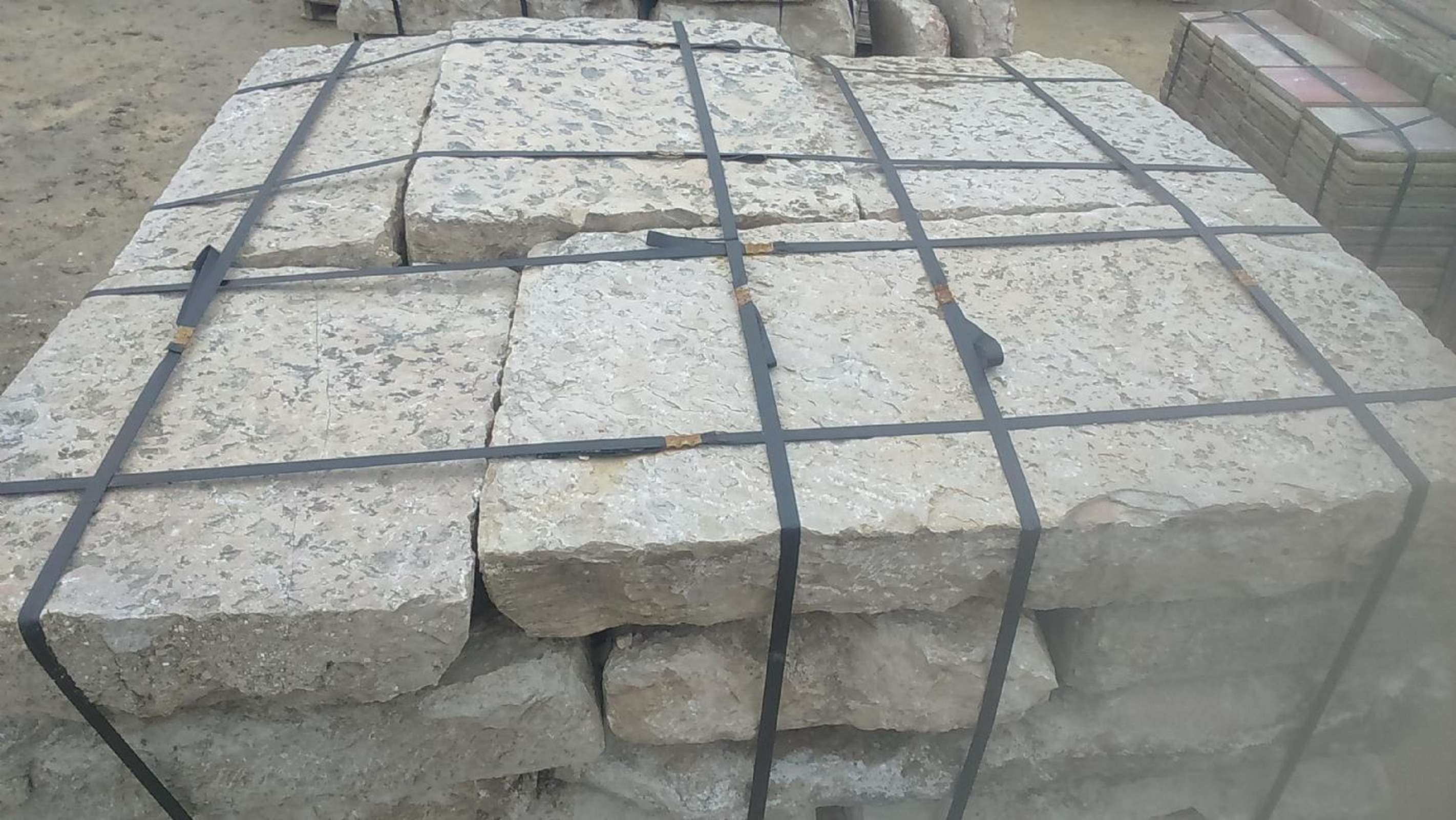 Antico pavimento in pietra - Pavimenti in Pietra - Pavimentazioni Antiche - Prodotti - Antichità Fiorillo