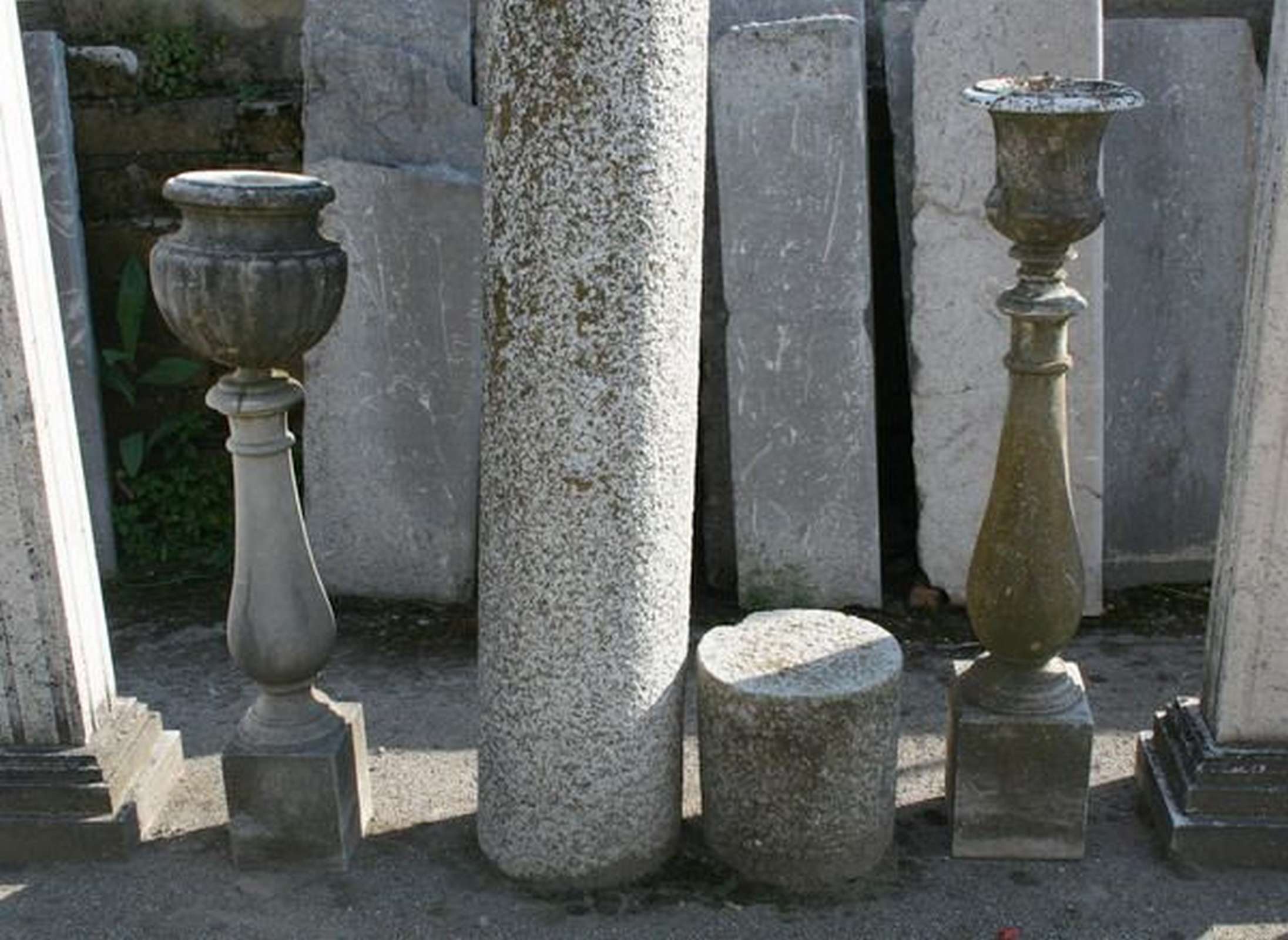 Nr. 2 antichi vasi in marmo - Orci Vasi e Mortai - Arredo Giardino - Prodotti - Antichità Fiorillo