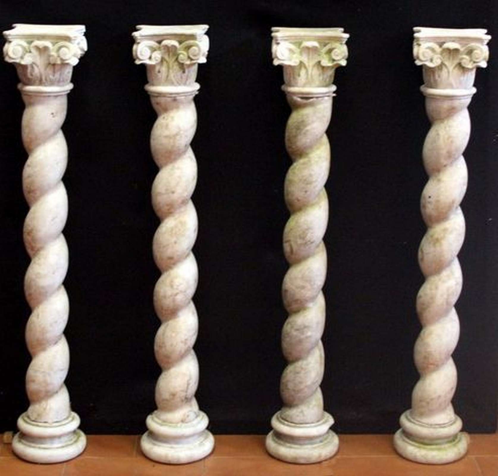 Quattro antiche colonnine in marmo. Epoca 1800. - 1