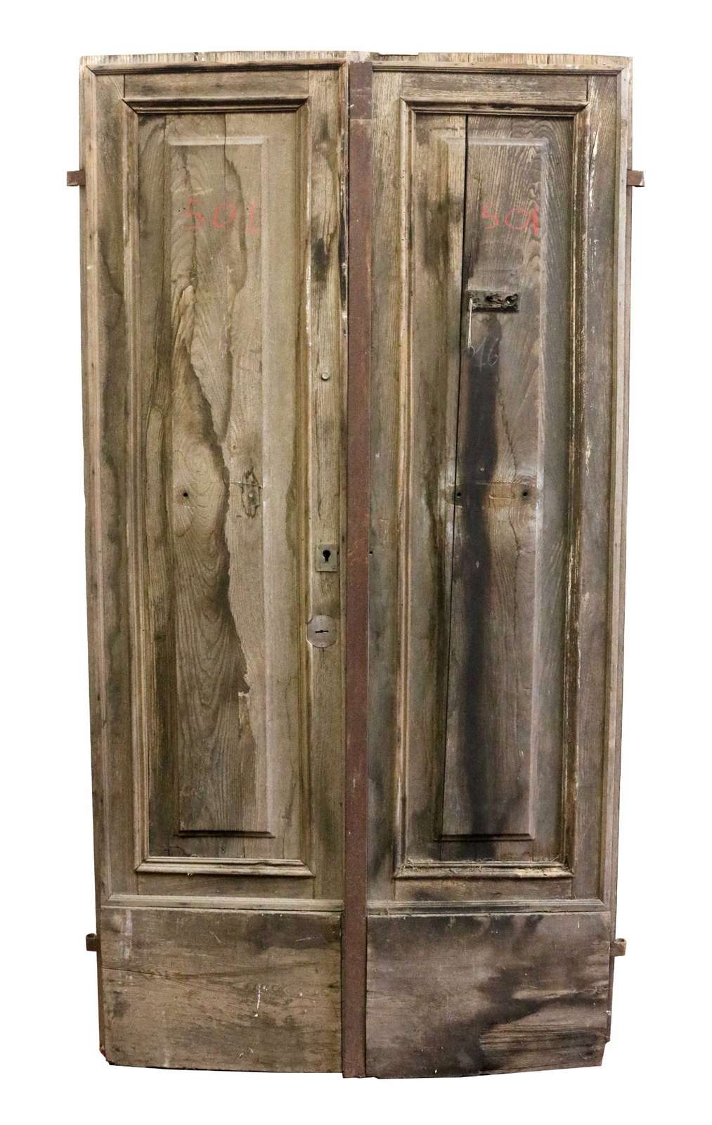 Ancient door in chestnut wood with iron reinforcement. Period 1800. - 1
