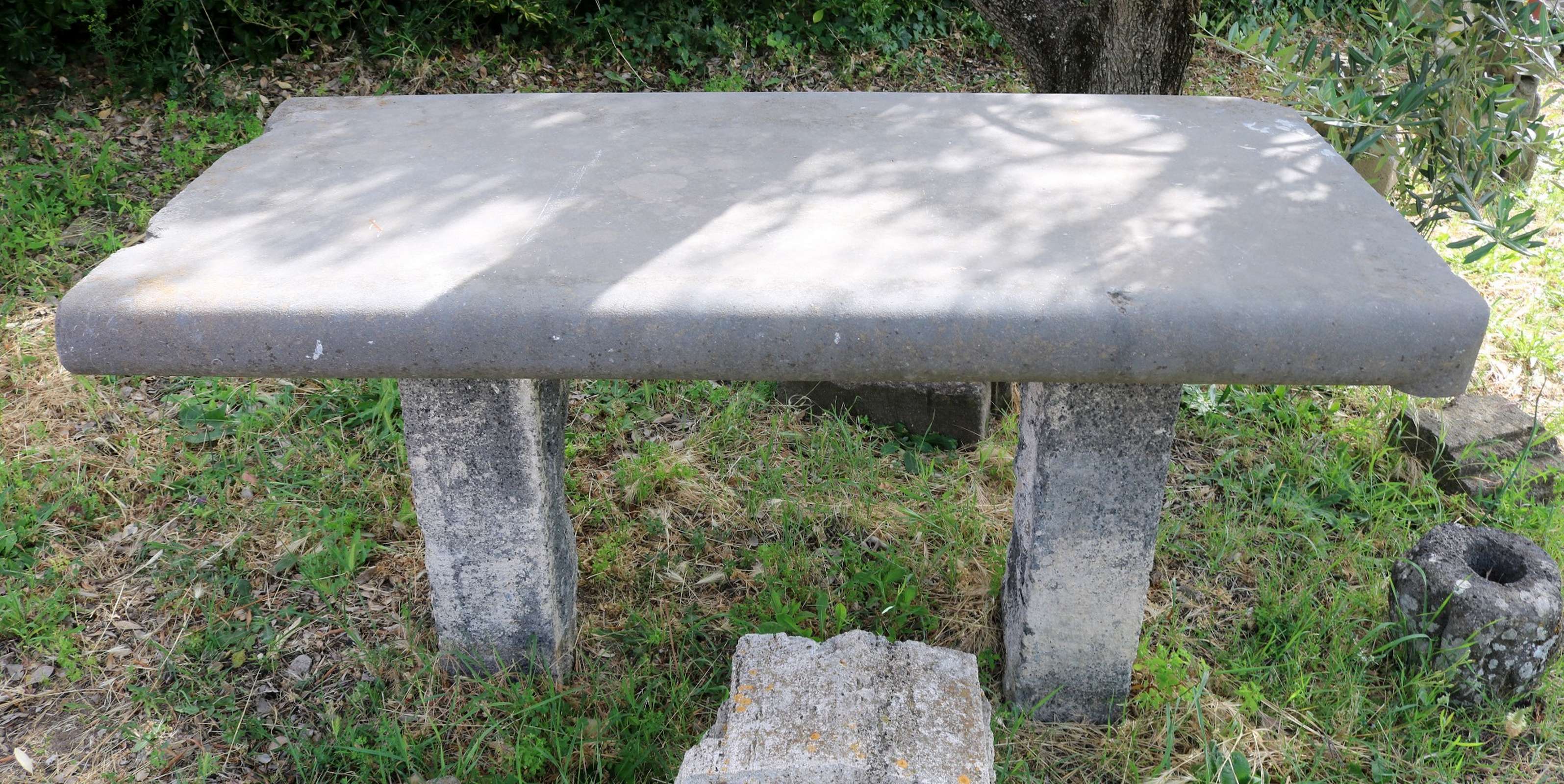 Antico tavolo in pietra. Epoca 1800. - 1