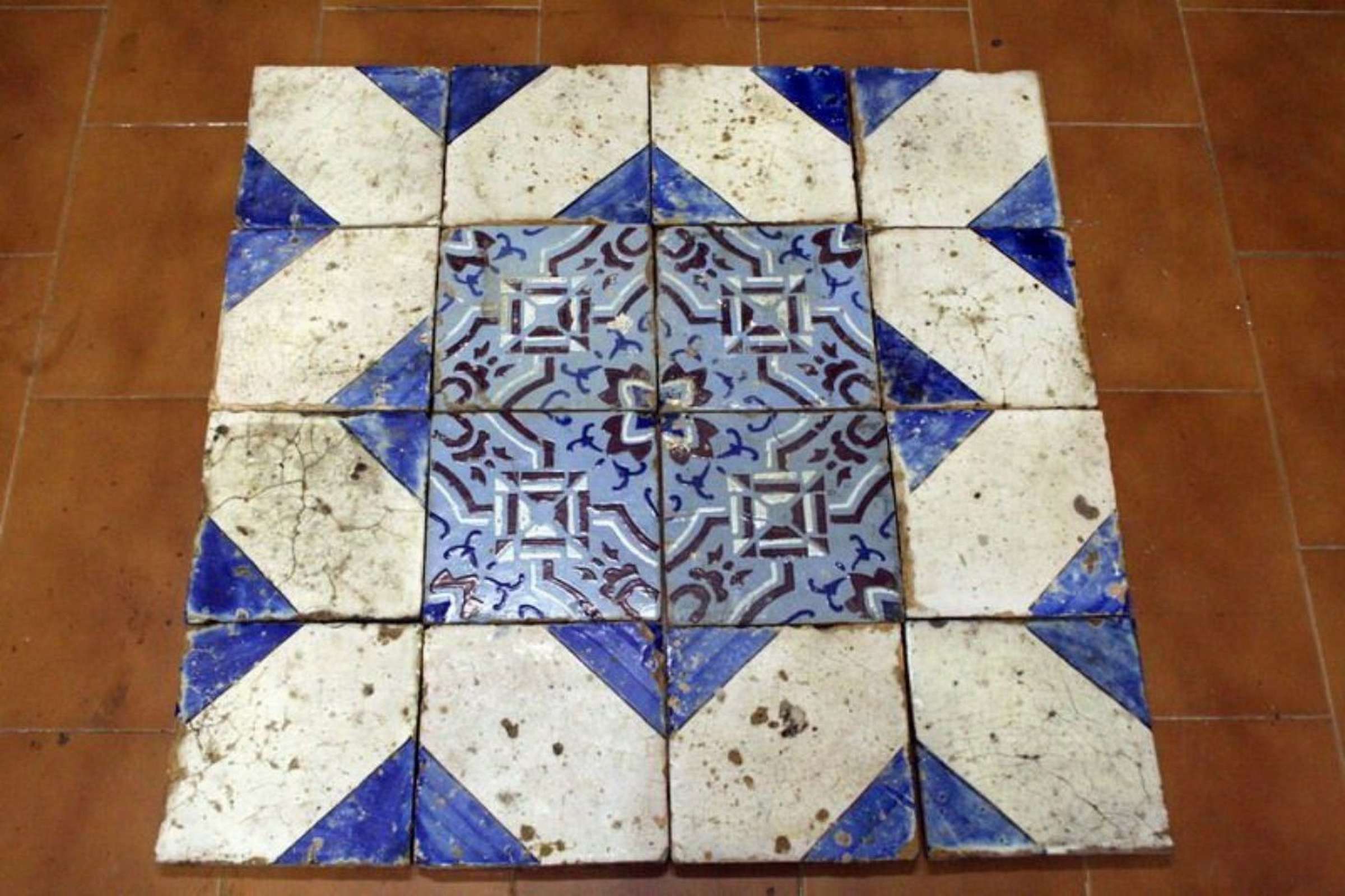 Esempio composizione di pavimenti in maiolica. - 1