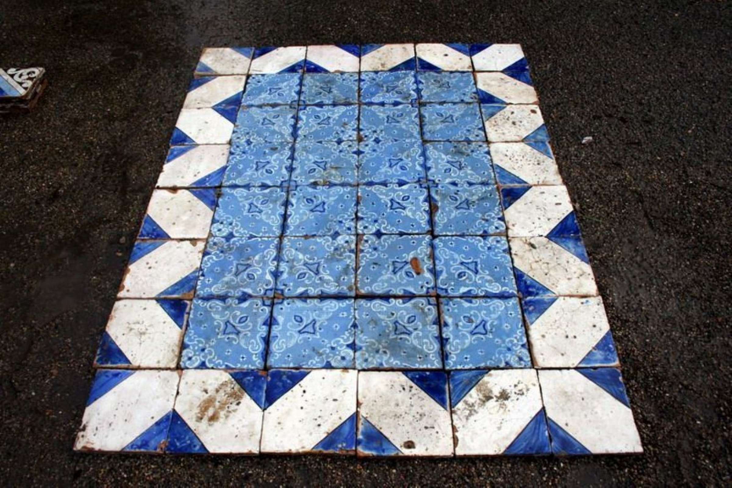 Esempio composizione di pavimenti in maiolica. - Maioliche Antiche - Pavimentazioni Antiche - Prodotti - Antichità Fiorillo