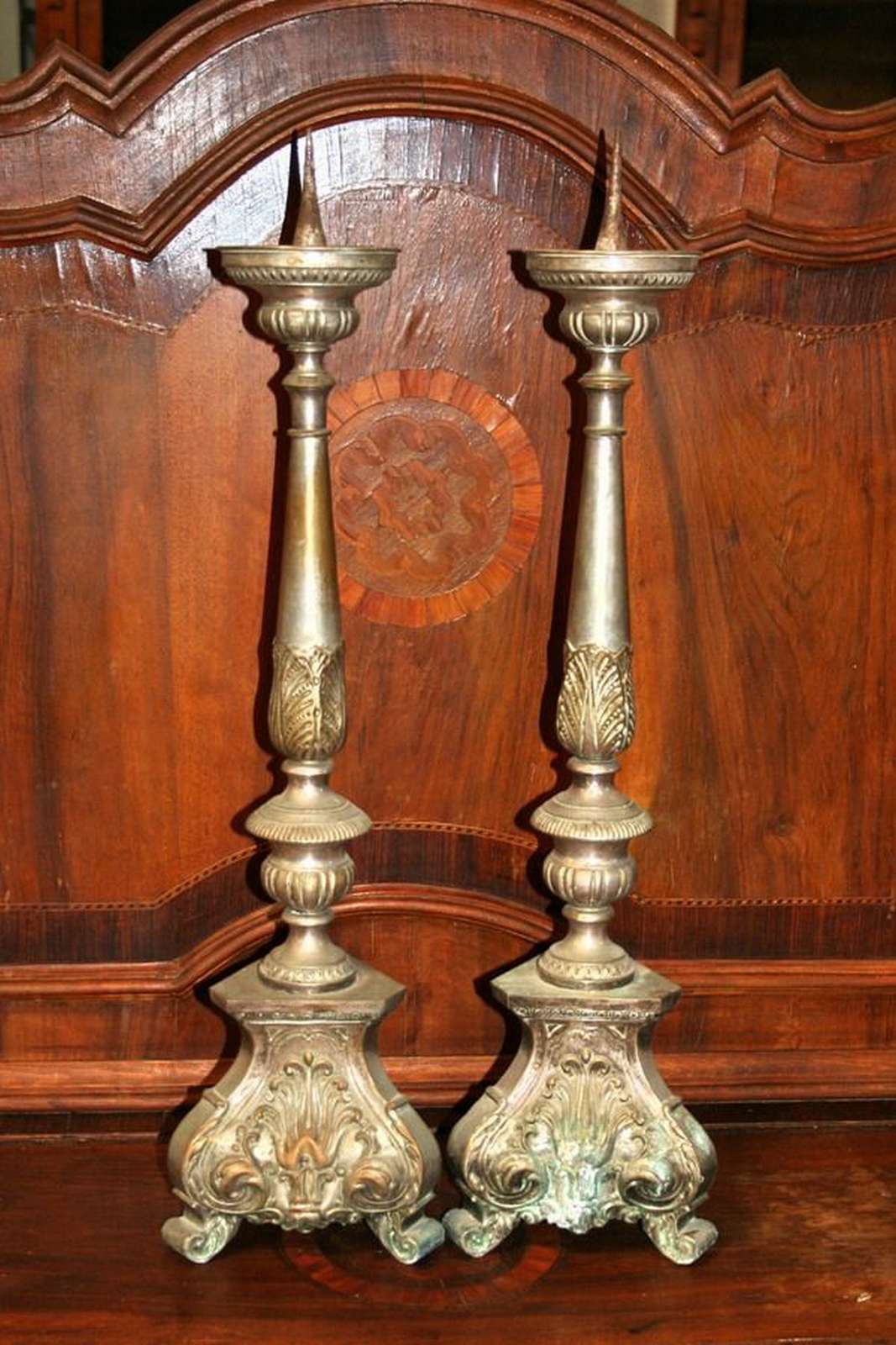 Candelabri sbalzati in rame. Epoca 1800. - Lampadari e Candelabri - Mobili antichi - Prodotti - Antichità Fiorillo