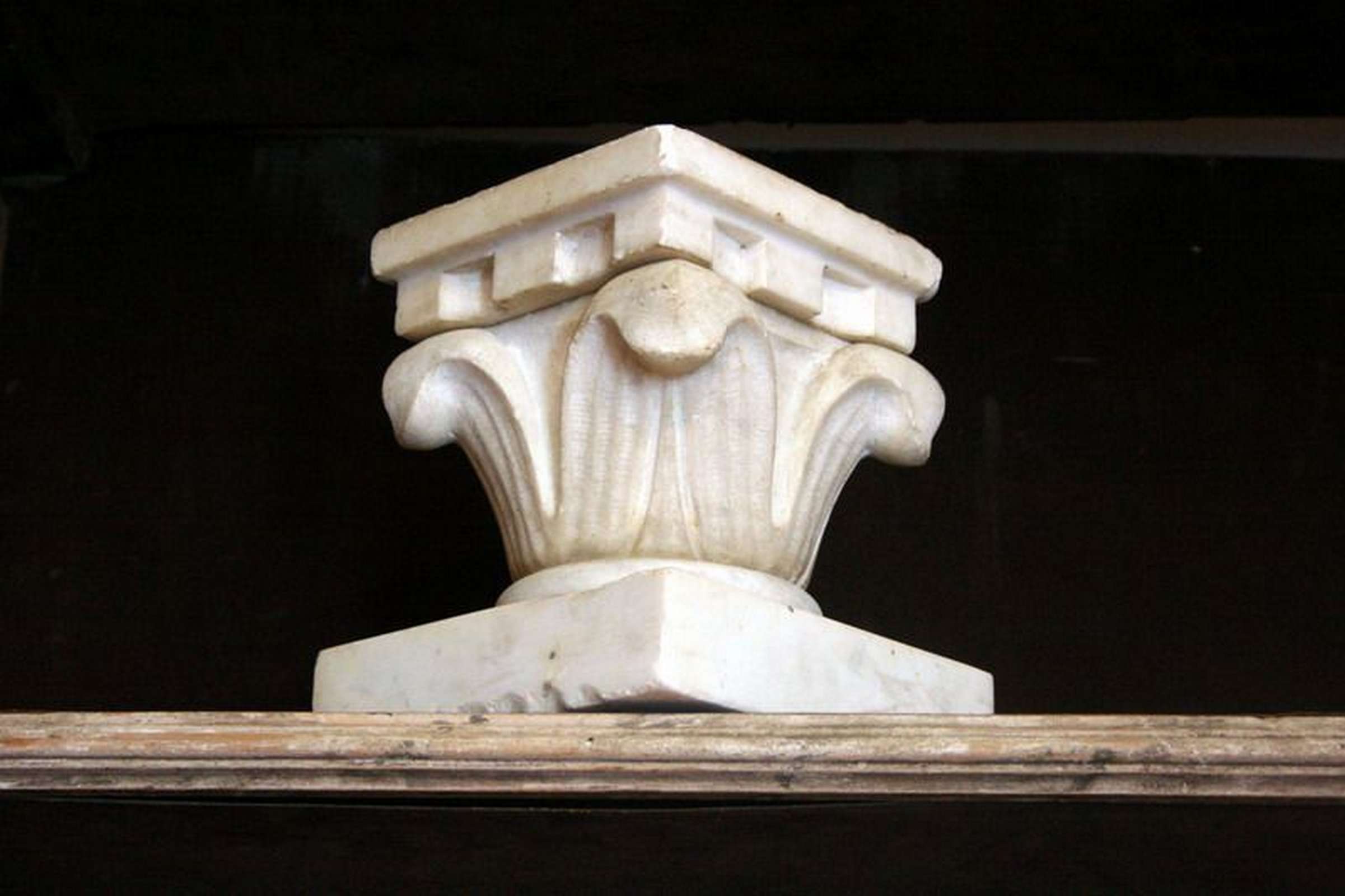 Capitelli in marmo - Capitelli basi per colonne - Architettura - Prodotti - Antichità Fiorillo