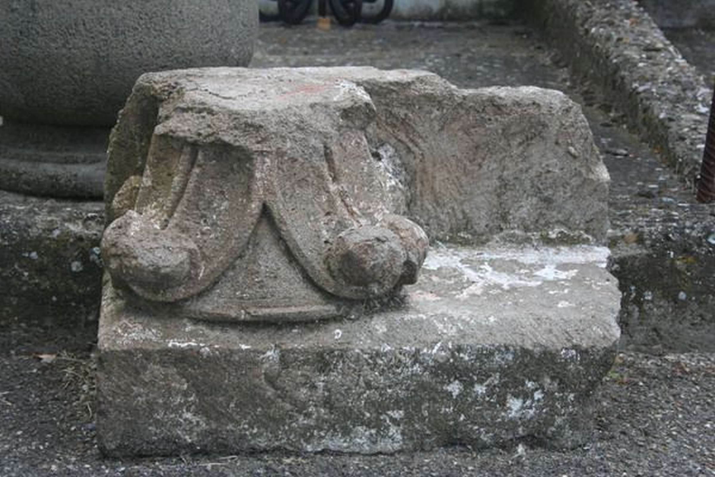 Capitello in pietra - Capitelli basi per colonne - Architettura - Prodotti - Antichità Fiorillo