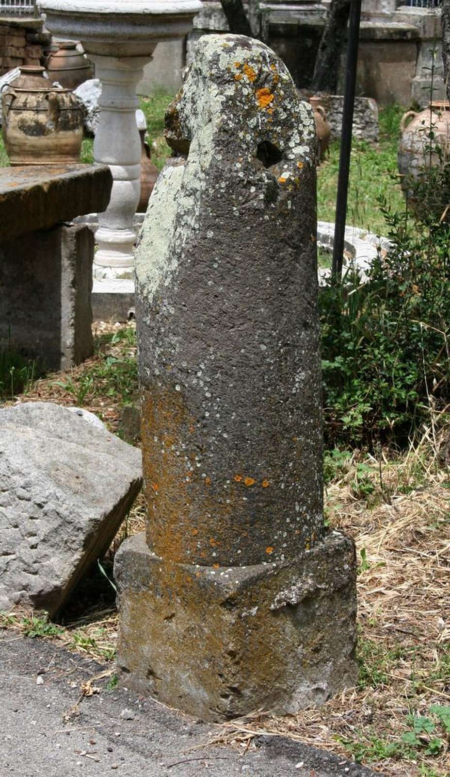 Colonna paracarro in pietra - Colonne antiche - Architettura - Prodotti - Antichità Fiorillo